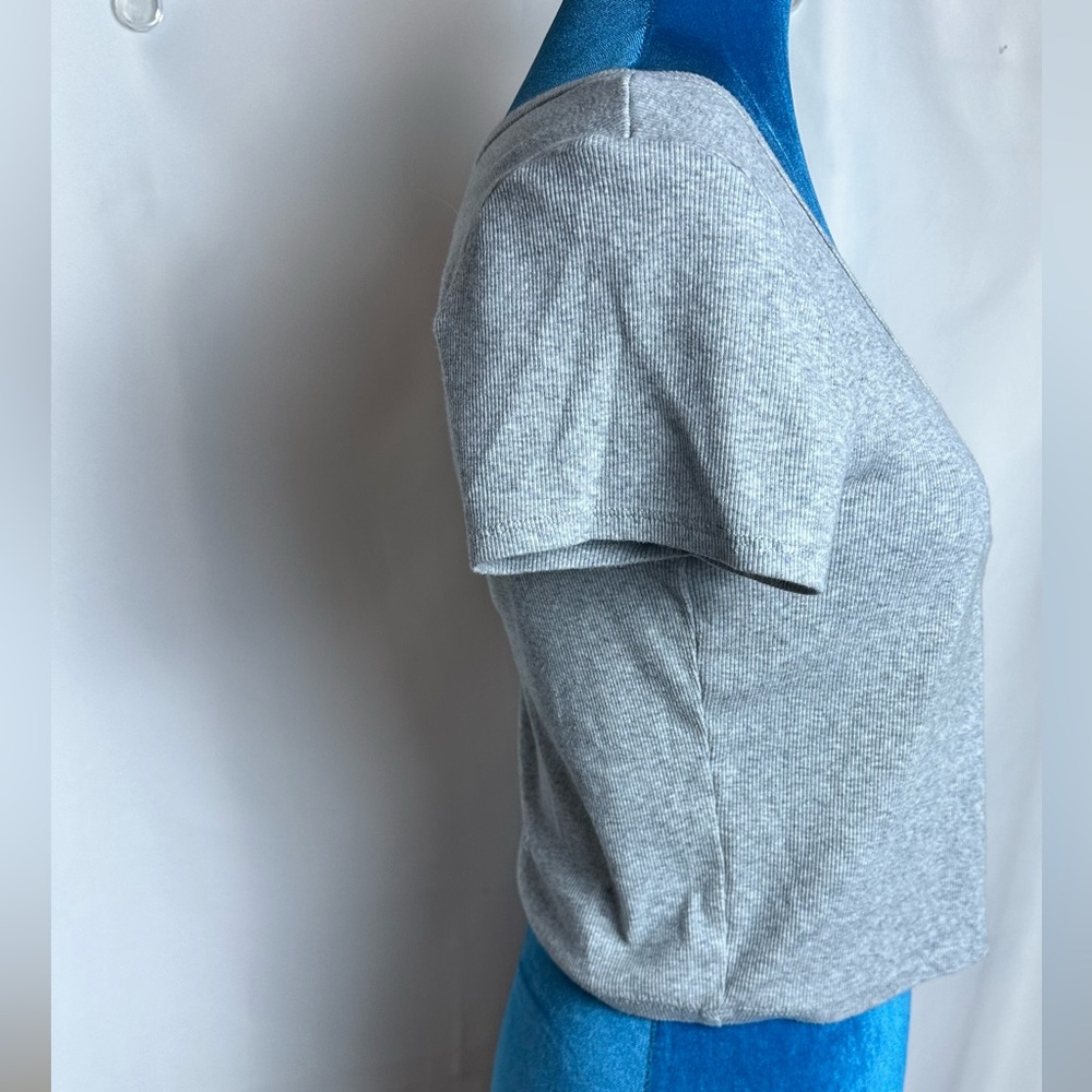 Colsie Gray Ribbed Crop Top - Picture 2 of 6